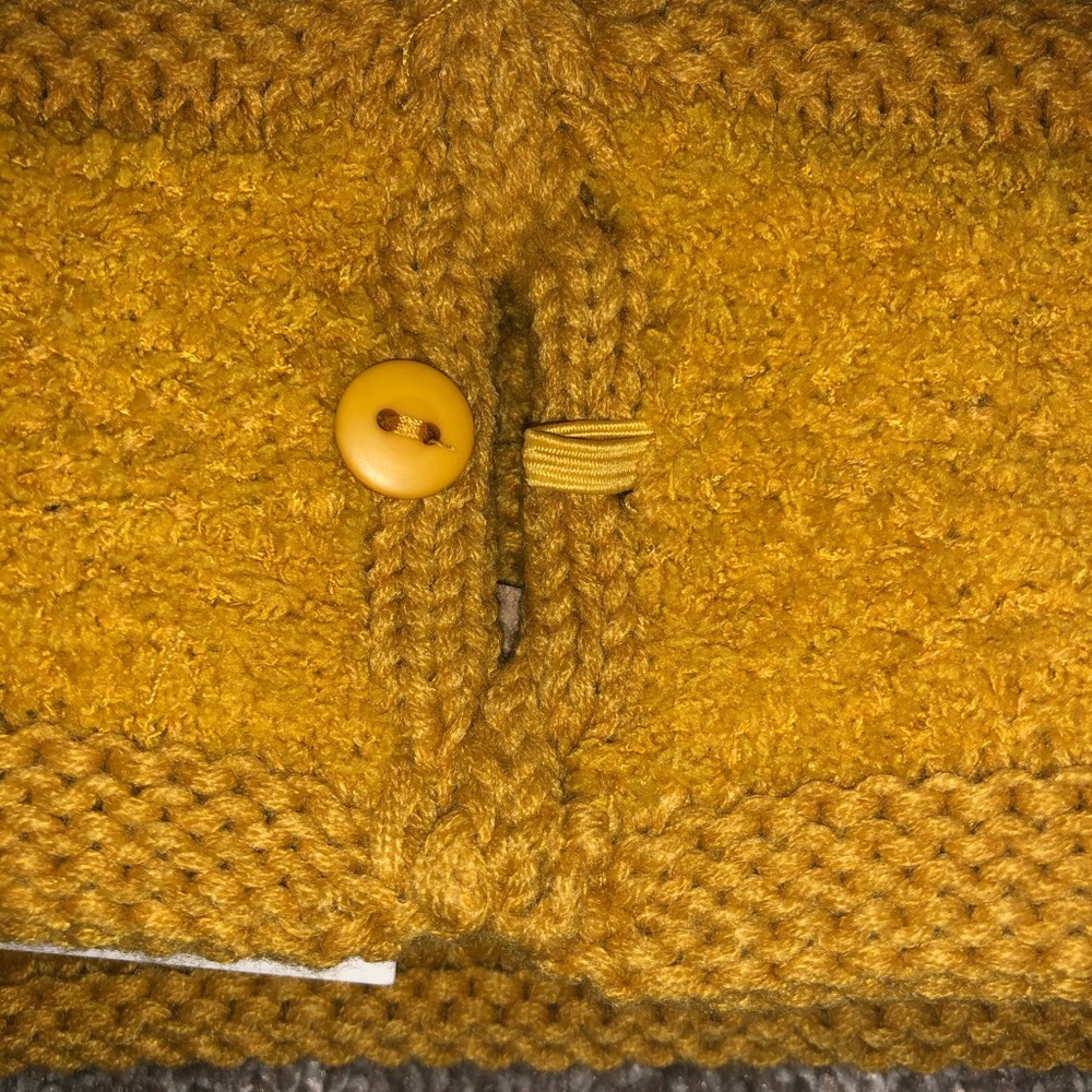 Women’s C.C. Cable Knit Headband - Picture 7 of 7